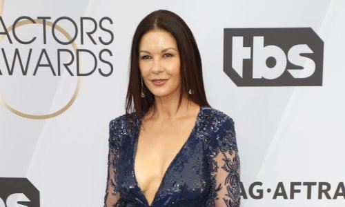 Catherine Zeta-Jones pokazala fantastičnu figuru u bikiniju i izazvala pomutnju na društvenim mrežama