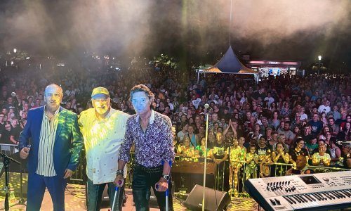 Stavros, Grdović i Pejaković jači od korone! Na trijumfalnom koncertu okupili tisuće ljudi u srcu Slavonije