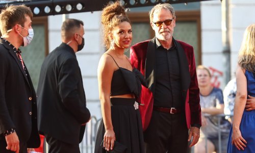 [FOTO] Svi su gledali u njih: Frano Lasić s lijepom suprugom Milenom mamac za poglede na crvenom tepihu u Sarajevu