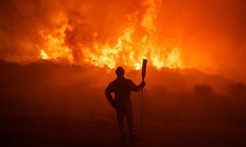 [FOTO] Evakuirano 1000 ljudi zbog požara u Španjolskoj, u Grčkoj gori kod Atene