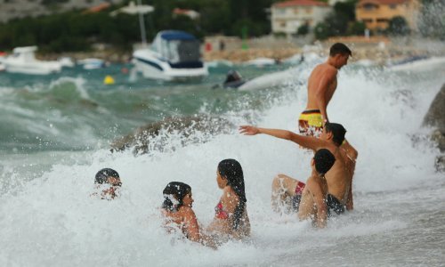 Razboljevaju li se kupači u Klenovici od fekalija u moru ili nečeg drugog? Čekaju se nalazi