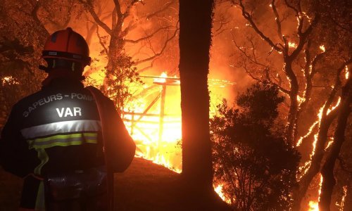 [VIDEO/FOTO] Tisuće bježe pred vatrenom stihijom na francuskoj rivijeri