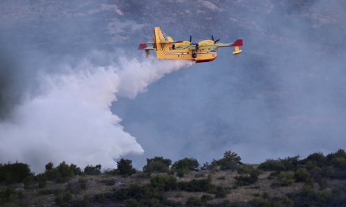 Kanaderi imaju pune ruke posla: S jednog požarišta lete na drugo