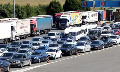[VIDEO/FOTO] Stvara se gužva na Bregani: Kolona automobila na izlasku iz Hrvatske duga oko jedan kilometar