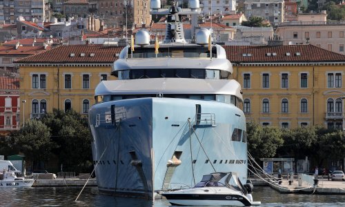 [FOTO] Pogledajte mrcinu koja je upravo uplovila u Rijeku, u vlasništvu je milijardera i vlasnika nogometnog kluba Tottenham