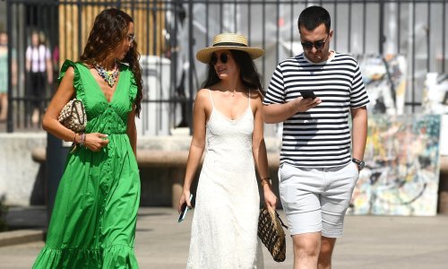 Olja Vori dobro zna kako privući poglede, ali i pronaći odlične modne kombinacije: Ovu haljinu sigurno biste poželjeli u ormaru