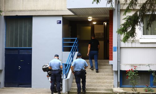 U stanu u Dugavama u Zagrebu pronađen mrtav muškarac, jedna osoba je uhićena
