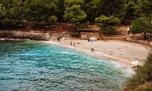 Vrijeme se pogoršava: Kiša i pljuskovi s grmljavinom, podno Velebita olujni udari bure