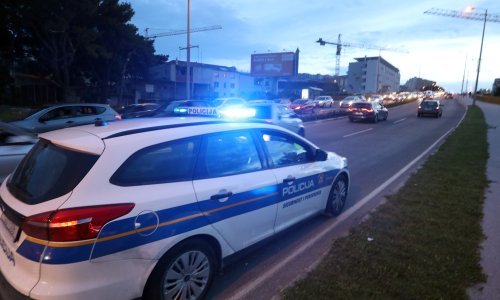 Split: Policajac udaljen iz službe zbog obiteljskog nasilja i prijetnji