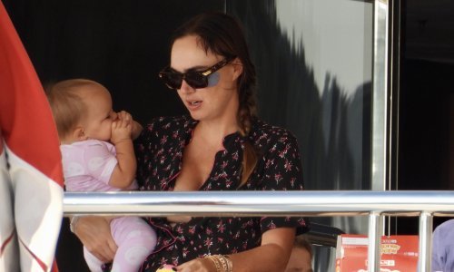 [FOTO] Još je u Hrvatskoj: Dobro raspoložena Tamara Ecclestone sišla s jahte i prošetala Trogirom
