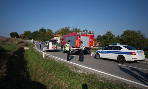 Usred noći dogodio se frontalni sudar automobila u Zaboku, dvije osobe su teško ozlijeđene