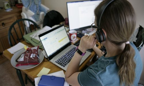 Zamućen vid, glavobolje... Evo kako si pomoći provodite li previše vremena pred zaslonom