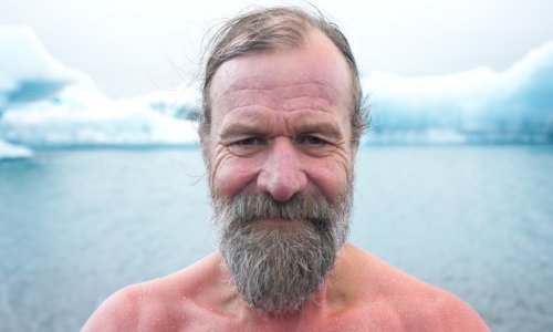 U svojoj najnovijoj knjizi Metoda Wim Hof, ekstremni sportaš pokušava promijeniti način na koji ljudi shvaćaju svjesnost i ljudski potencijal