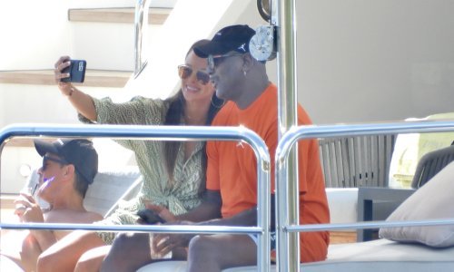 Michael Jordan luksuznom jahtom doplovio je do Hvara, a njegova zanosna supruga snimila je i selfie