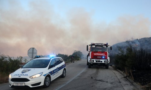 Požar kod Šibenika pod kontolom, nema otvorenog plamena. Jadranska magistrala otvorena