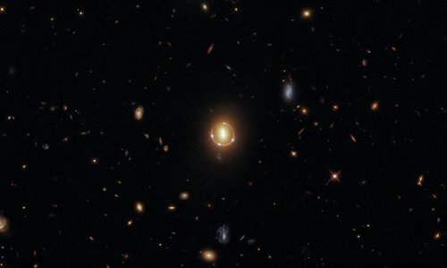 [FOTO] Einsteinov prsten: Hubble je najnovijom snimkom ulovio još jednu tajnu dubokog svemira