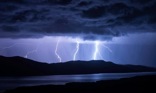 [VIDEO] Dalmaciju probudilo nevrijeme: 'Padala je tuča veličine šljive, ima štete. Palo je preko 30 litara u kratko vrijeme'