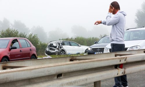 [FOTO] Jedanaest osoba ozlijeđeno u sudaru četiri auta i teretnog vozila na autocesti između Križa i Ivanić Grada; prekinut promet, kolona duga devet kilometara