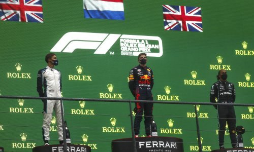 [FOTO] Bolidi tri puta izlazili na stazu, a nakon samo tri kruga Max Verstappen proglašen pobjednikom; Lewis Hamilton se nije suzdržao: 'Sve je u novcu'
