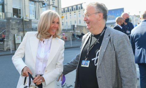 Dugo je nismo vidjeli: Stajling preplanule Brigitte Macron čista je sportska elegancija, no svu pozornost ukrao je jedan detalj