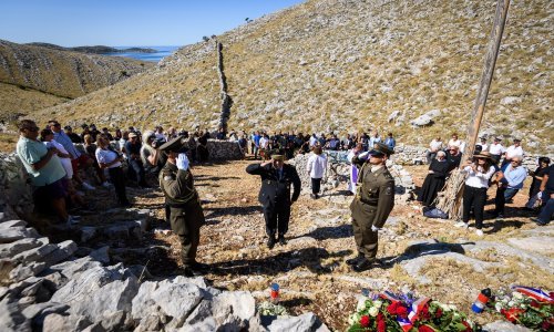 [FOTO/VIDEO] Na Kornatu obilježena 14. godišnjica tragedije, počast poginulima odali i vatrogasci iz Njemačke