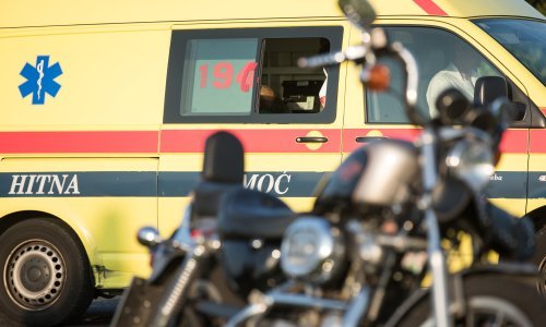 Vozač motocikla sletio s kolnika, podlegao ozljedama