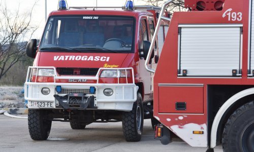 U stanu u Ivanić Gradu buknuo požar, policija pronašla mrtvo muško tijelo