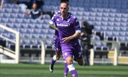 Jedan od najboljih napadača u povijesti u neočekivanom raspletu prelazi u klub koji ove sezone nema ni bod