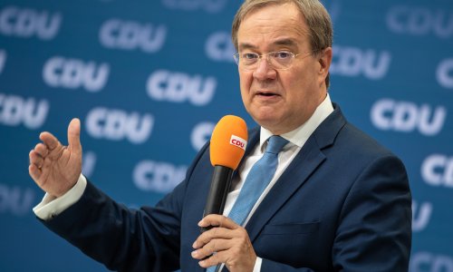 Vođa njemačkih konzervativaca Armin Laschet najavio povlačenje