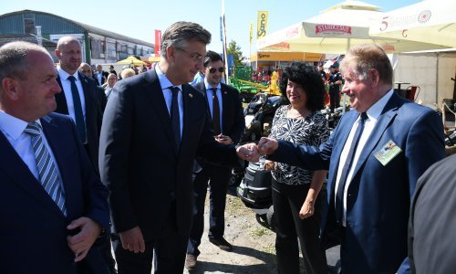 [VIDEO/FOTO] Višnja i Zdravko Pevec dižu se iz pepela: Pojavili se kao izlagači na poznatom sajmu, a sreli i premijera