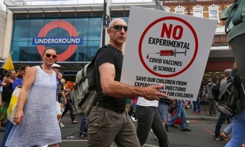 Policajci ozlijeđeni u sukobu s protivnicima cijepljenja u Londonu