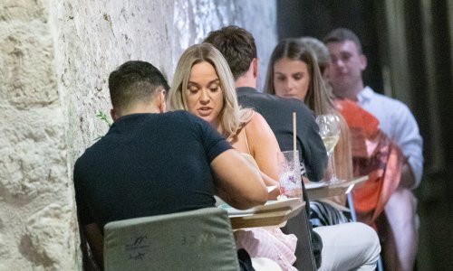 Britanska televizijska zvijezda uživa u gastro čarima Dubrovnika i damama poručuje: 'Život ne počinje kad se uspiješ ugurati u neku haljinu'