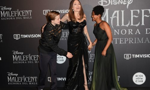Neobičan potez holivudske ljepotice: Angelina Jolie na Instagramu podijelila slike kćeri Zahare i Shiloh