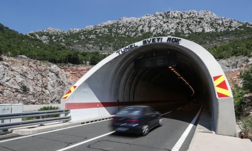 Na A1 poginuo 62-godišnji vozač iz Zagreba bez sigurnosnog pojasa, ispao iz vozila