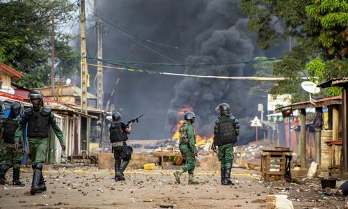 Elitne vojne snage u Gvineji koje vodi bivši francuski legionar tvrde da su raspustile vladu