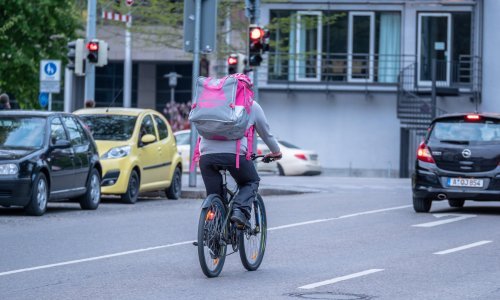 Bivši afganistanski ministar dostavlja hranu u Njemačkoj: 'Nema srama, posao je posao'