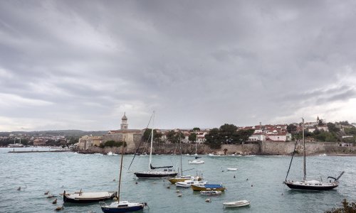 Dječak pao s krčkog bedema u desetmetarsku provaliju, preminuo je u bolnici