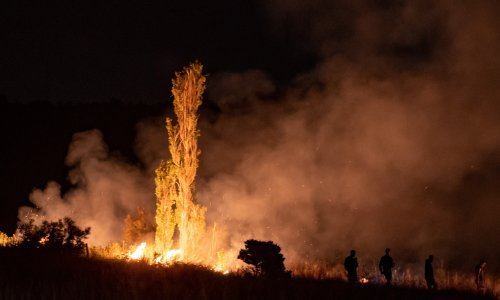 Požar na Krbavskom polju još nije lokaliziran