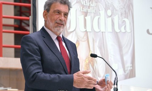 Fuchs: Neki na temi maski u školama izvode blesave performanse