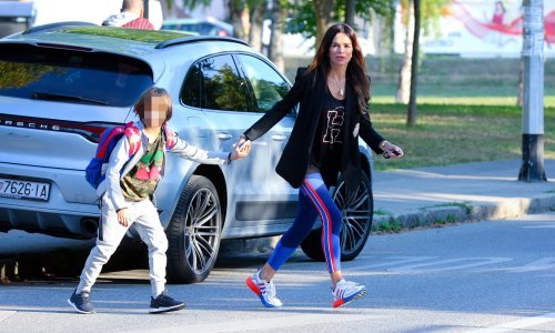 [FOTO] Radosna Severina dovezla Aleksandra pred njegovu osnovnu školu u Zagrebu