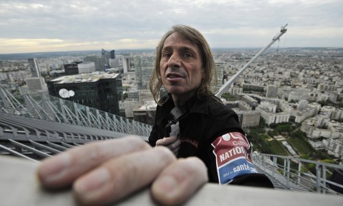 Francuski Spiderman prosvjeduje protiv covid propusnice