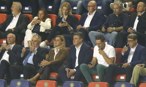 Milanović na Poljudu navijao za Vatrene: Društvo mu pravili Kotromanović, Jovanović i istaknuti HDZ-ovci