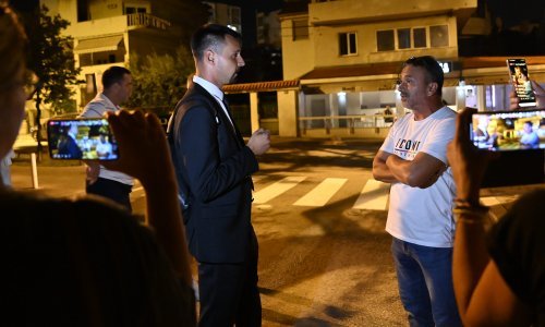 [FOTO/VIDEO] Burno na Gripama: zamjenik splitskog gradonačelnika više od sat vremena sudjelovao u žučnoj raspravi, a sukobio se i s Kerumovim bliskim prijateljem