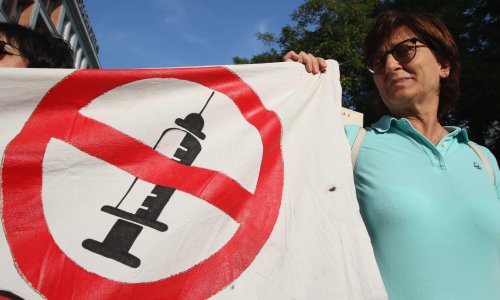 U Italiji provedeni pretresi domova antivaksera koji su planirali nasilje