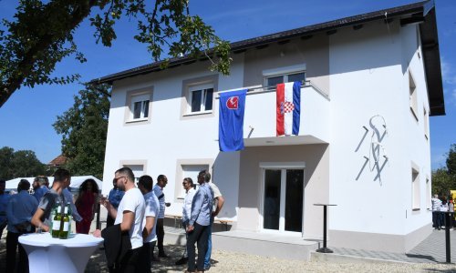 [FOTO] Makarani obnovili kuću srušenu u potresu obitelji Boltužić iz Jabukovca