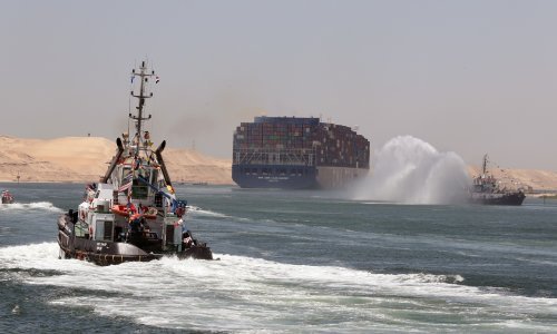 Sueski kanal nakratko blokiran zbog nasukavanja teretnog broda