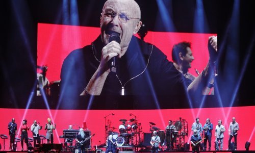 Slavni pjevač i bubnjar Phil Collins zbog zdravstvenih problema jedva drži palice