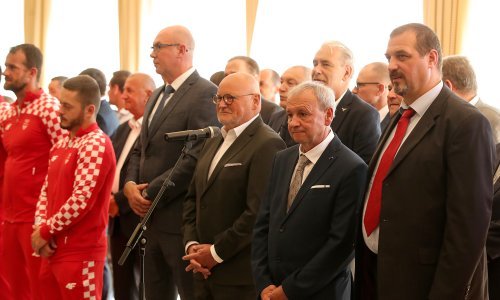 [VIDEO/FOTO] Hrvatski olimpijski odbor u prvih šest mjeseci imao prihode od gotovo 82 milijuna kuna; predsjednik Milanović HOO-u uručio Povelju Republike Hrvatske