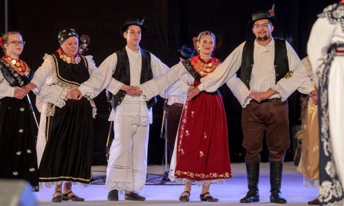 Županijskim folklornim večerima počele 56. Vinkovačke jeseni