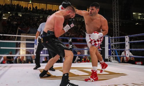 [FOTO] Filip Hrgović bio je impresivan; hrvatskom teškašu trebale su samo tri runde da razbije neporaženog Crnogorca prije nego što je sudac prekinuo meč